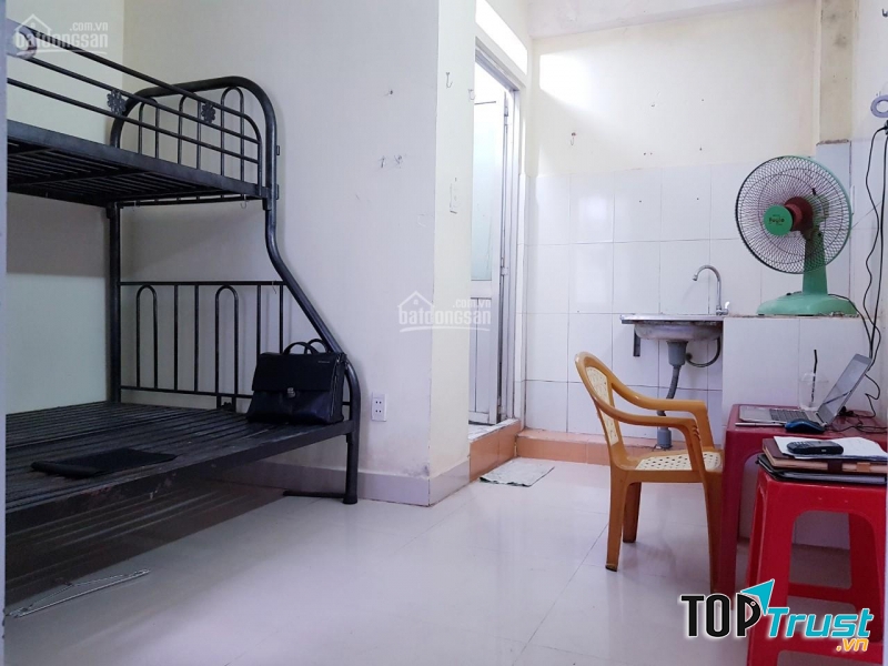 không nên rủ quá nhiều bạn ở chung, chỉ nên đủ số lượng vì khi đông quá sẽ ảnh hưởng đến chất lượng cuộc sống và chất lượng học tập của bạn.