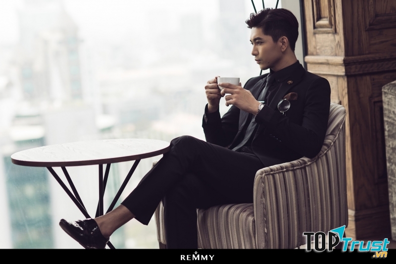 Tim Cát Vũ với vẻ ngoài lịch lãm