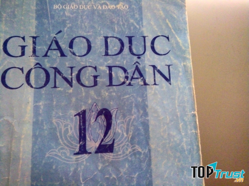 Học kĩ và sâu nội dung trong sách giáo khoa là yêu cầu bắt buộc
