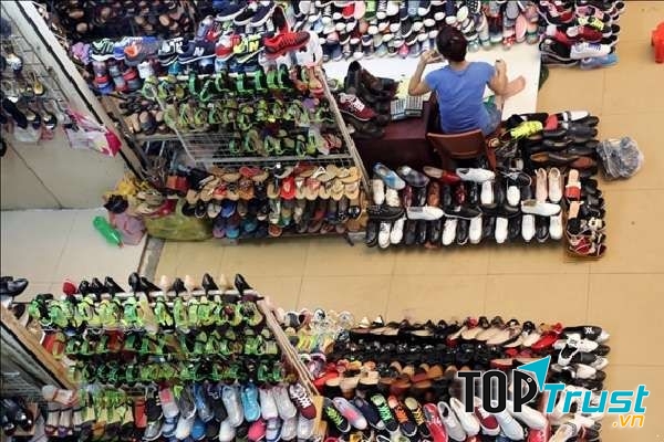 Lựa chọn dày dép từ các chợ đầu mối