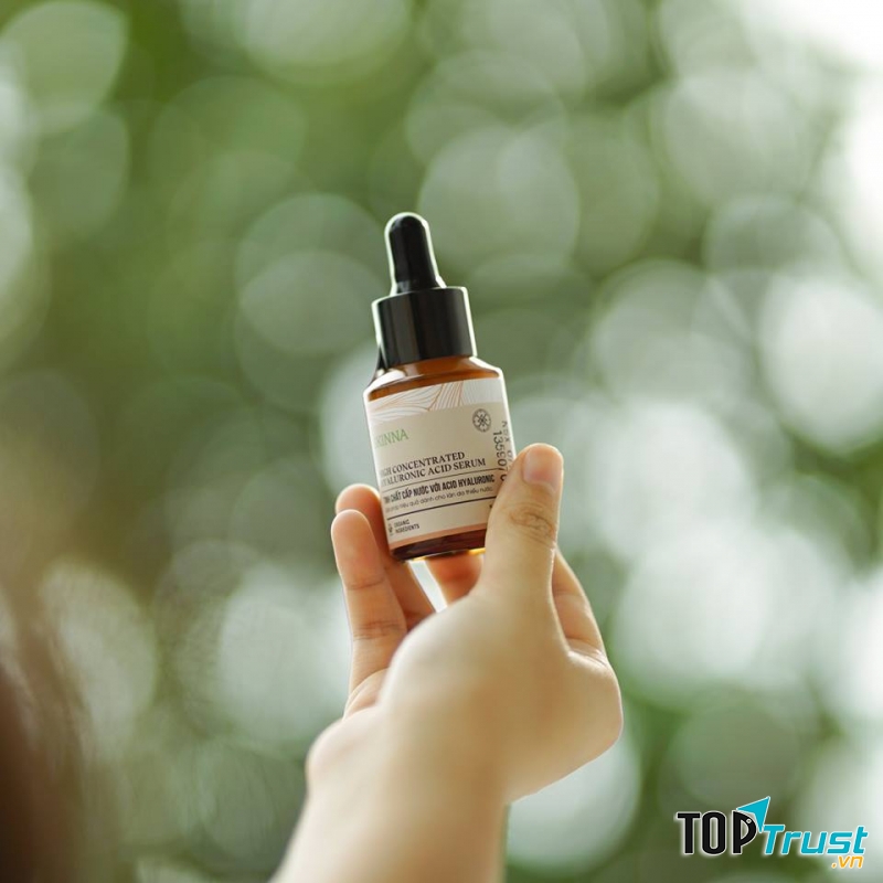 Tinh chất cấp nước với Acid Hyaluronic