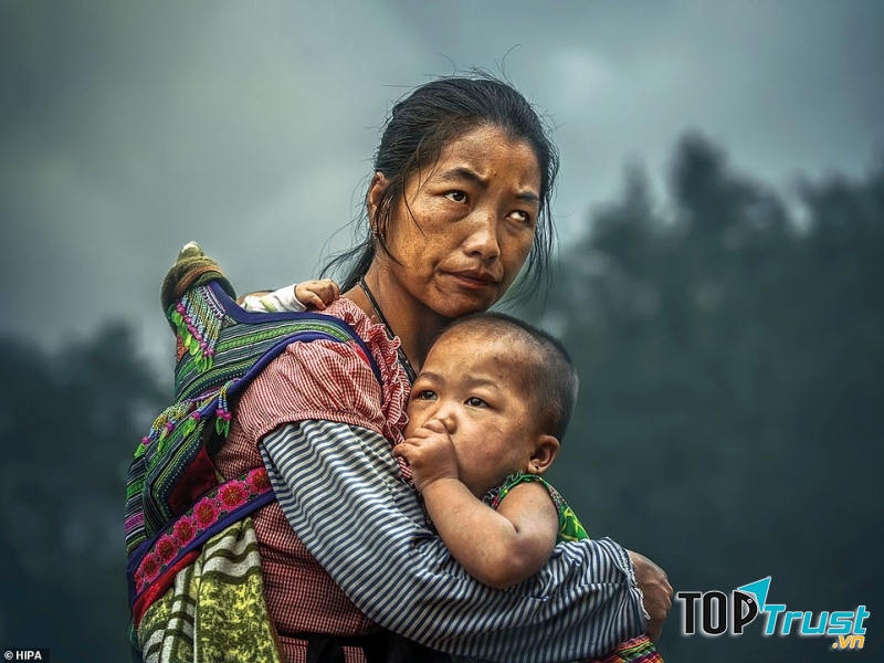 Tình mẹ bao la như biển cả