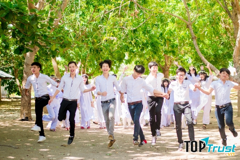 Khoa lý cũng lãng mạn và hài hước chứ bộ