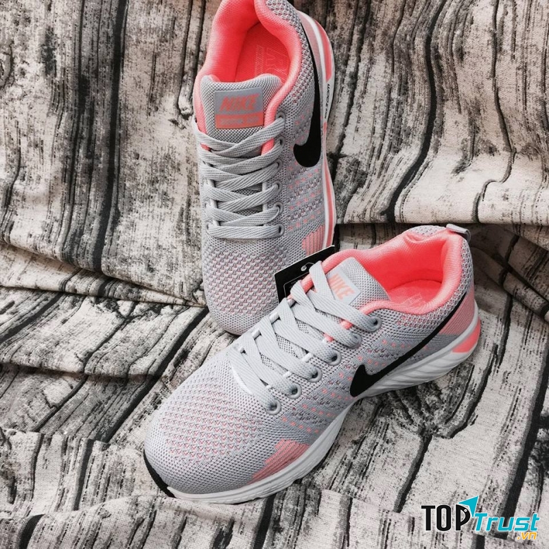 Ngập tràn sneakers