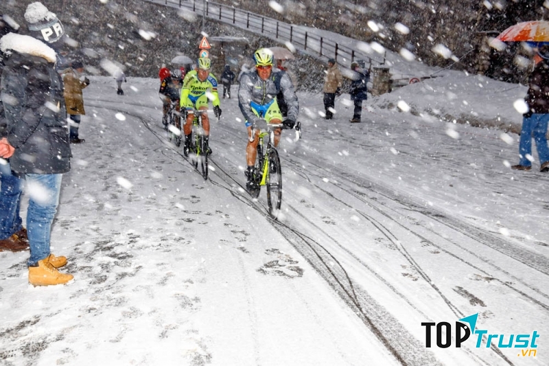 Địa hình và thời tiết khắc nghiệt thử thách các tay đua