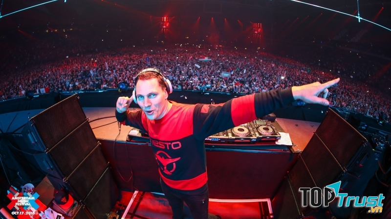 Tiësto là một trong những DJ nổi tiếng của Hà Lan