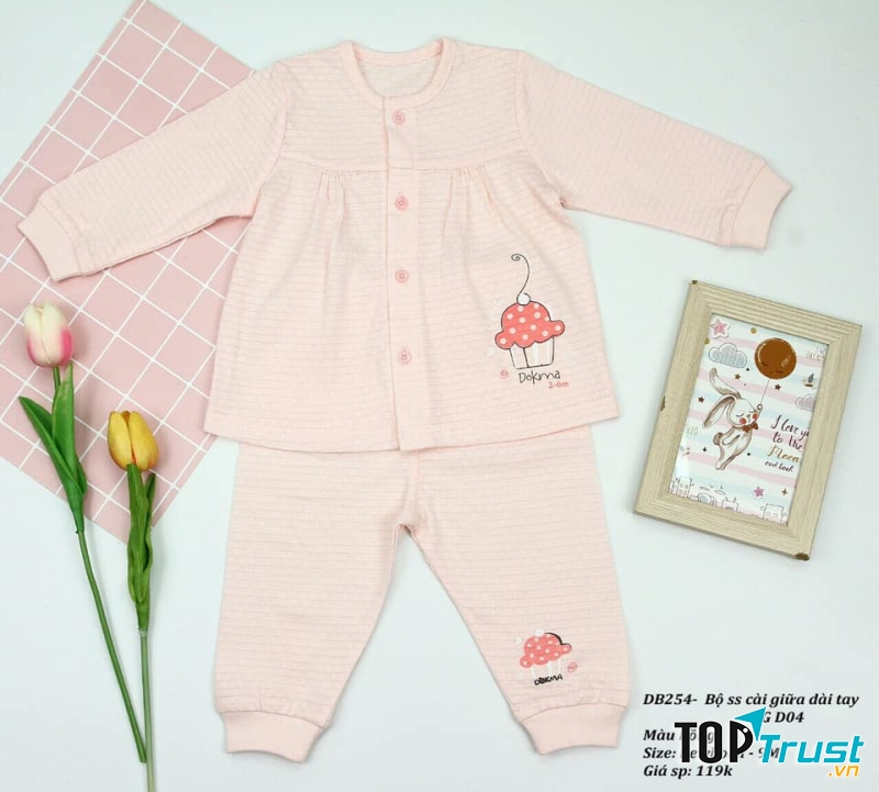 Trang phục cho bé tại TiTi Mart