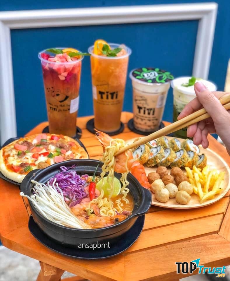 Tại đây có rất nhiều món ăn hấp dẫn, đặc biệt nổi tiếng với món mì cay Hàn Quốc