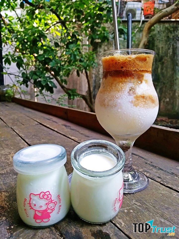 Tổ Chim Xanh Bluebirds' Nest