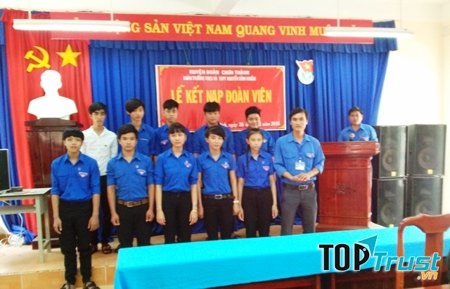 Lễ kết nạp đoàn viên mới diễn ra long trọng trọng ngày 26 -3