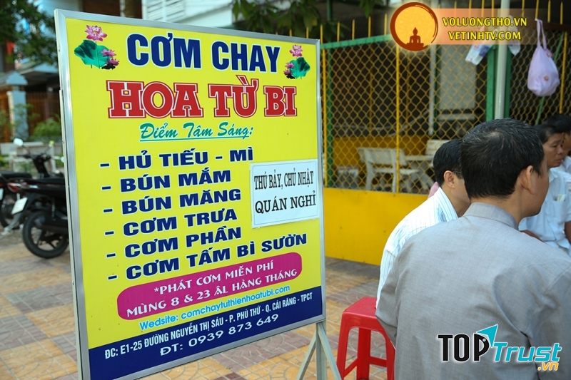 Quán cơm chay từ thiện của Tổ chức từ thiện Hoa Từ Bi