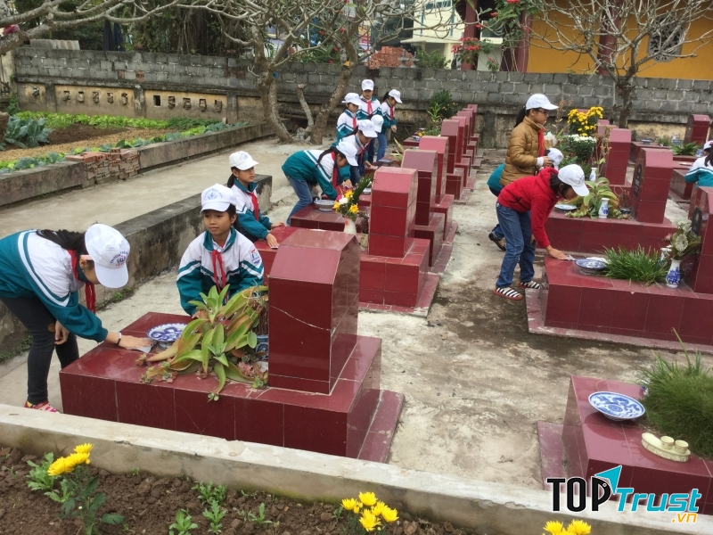 Hoạt động ý nghĩa của các em học sinh