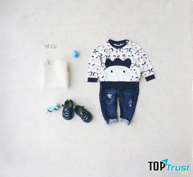 Đây là một trong số nhiều bộ quần áo second- hand của trẻ em tại Tổ Cú. Rất xinh xắn và đáng yêu đúng  không nào.