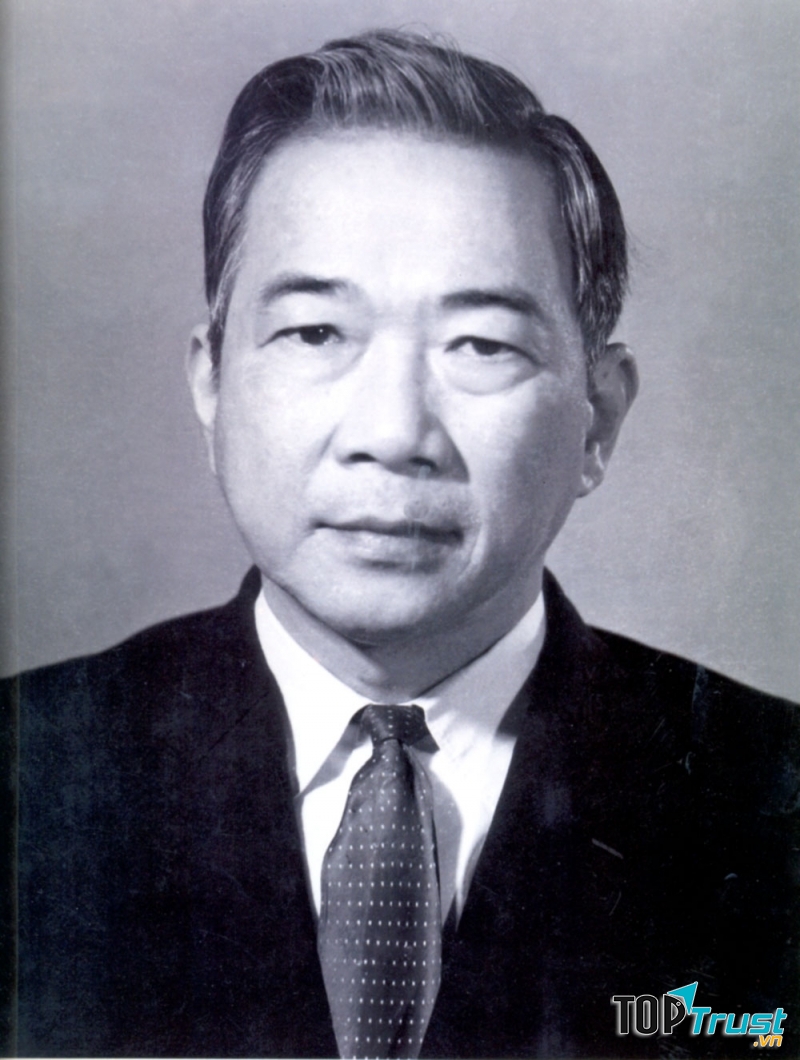 Nhà thơ Tố Hữu