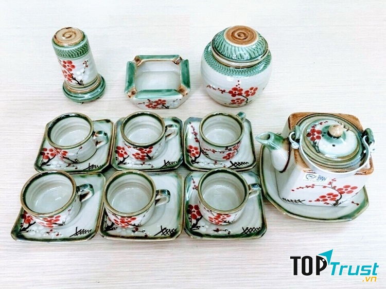 Tô Thanh Sơn là nghệ nhân ưu tú của nghề gốm Bát Tràng - Gia Lâm - Hà Nội.