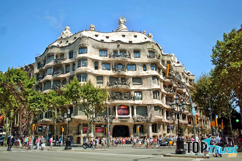 Tòa nhà Casa Mila – Tây Ban Nha