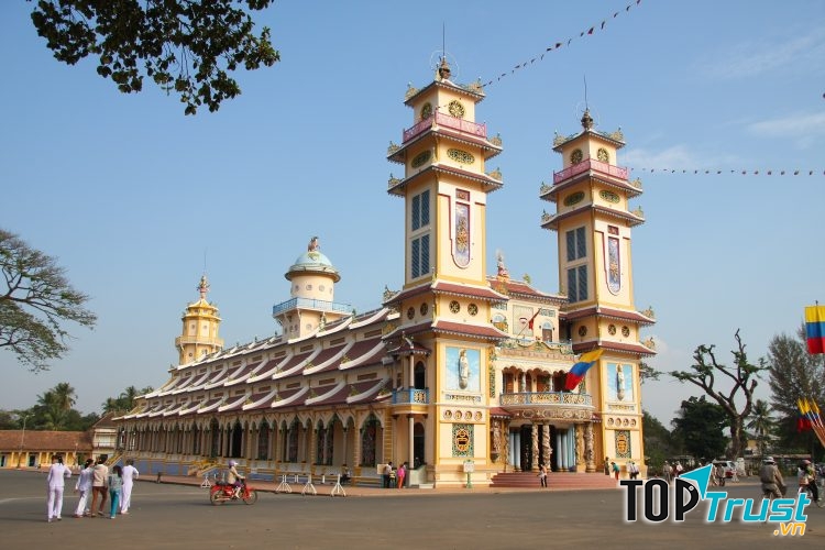 Tòa thành thất cao đài Tây Ninh