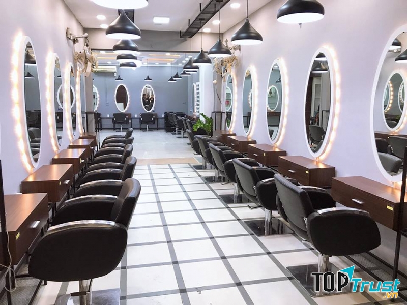 Không gian salon hiện đại, sang trọng vô cùng