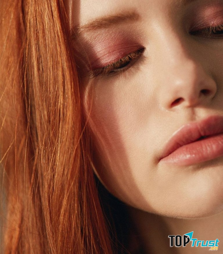 Đổi mới mái tóc của mình sang tông màu đỏ