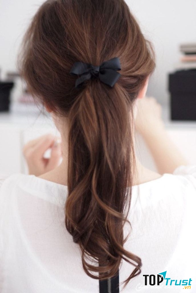 Mái tóc bạn sẽ nổi bần bật nếu đi kèm những phụ kiện xinh xắn