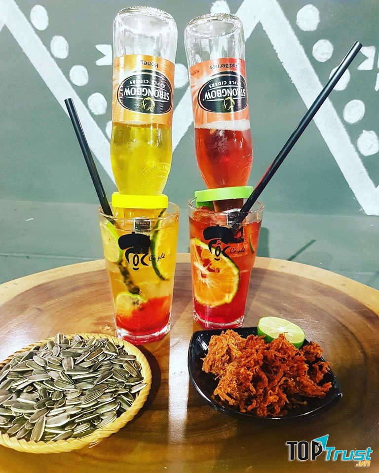 Bia úp ngược tại Tộc Cafe