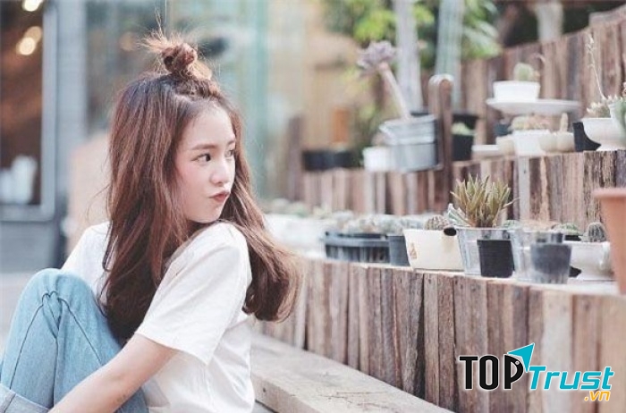 Tóc củ tỏi búi nửa