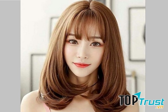 Tóc dài ngang vai uốn cúp