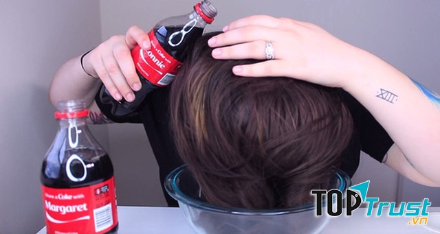 Sau khi gội đầu xong với nước Coca Cola, bạn sẽ thấy mình trở nên xinh đẹp hơn
