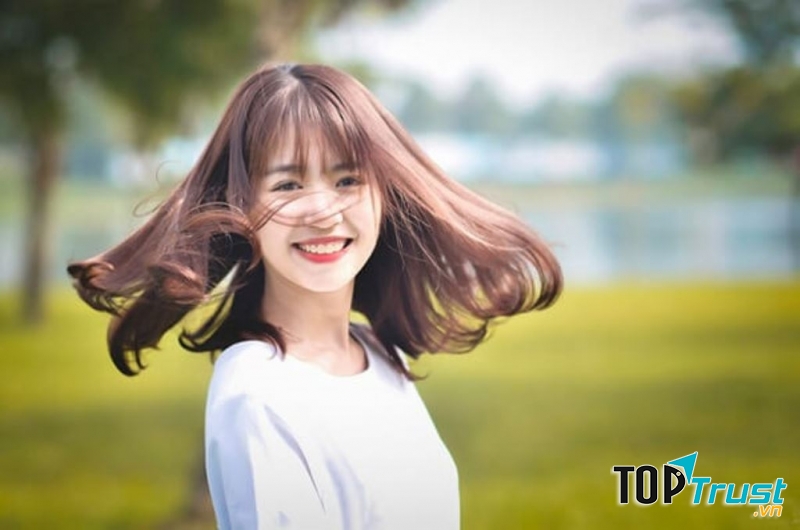 Tóc lob kết hợp với mái thưa vừa trẻ trung vừa nhẹ nhàng