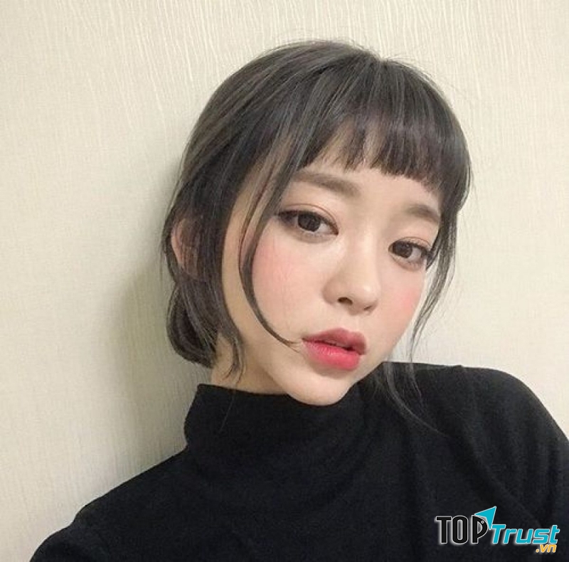 Vì độ dài hơi hạn chế nên tên gọi mái ngố ra đời từ đây.