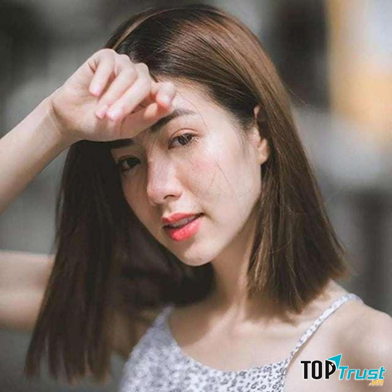 Tóc ngắn duỗi thẳng