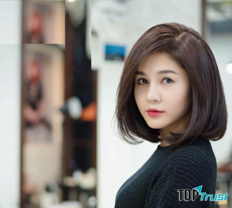Tóc ngắn rẽ ngôi lệch