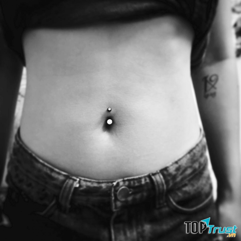 Tóc Ngắn xỏ khuyên