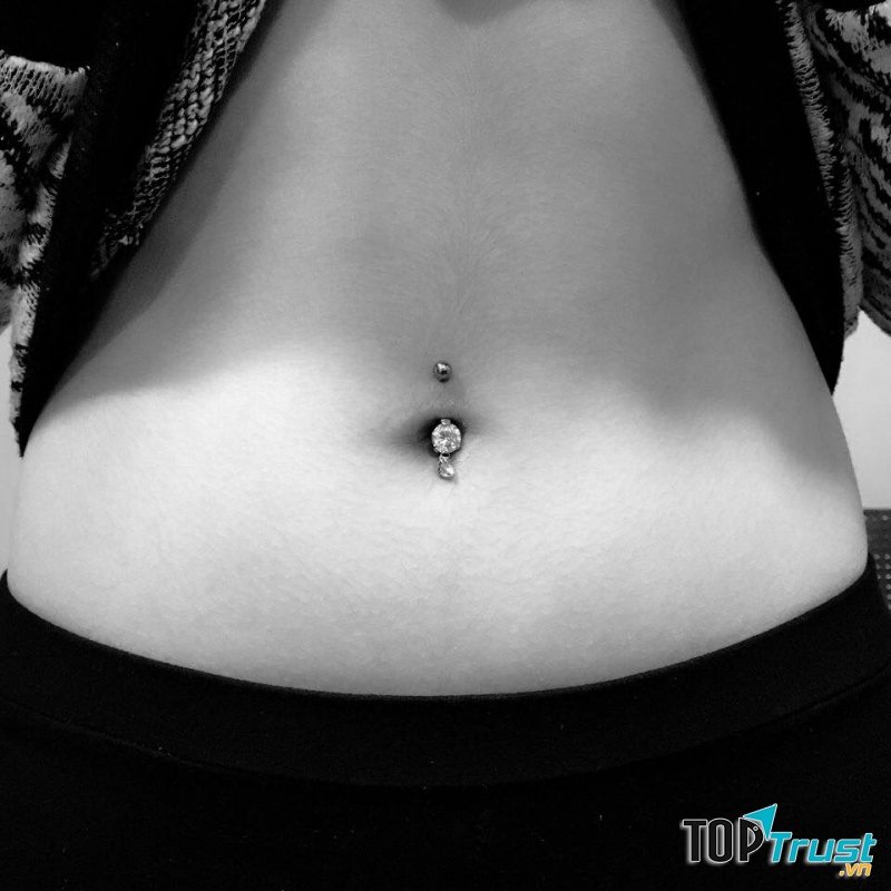 Tóc Ngắn xỏ khuyên