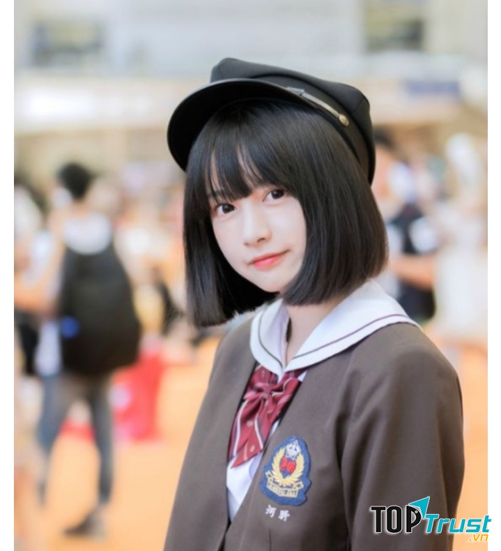Tóc ngang vai duỗi thẳng