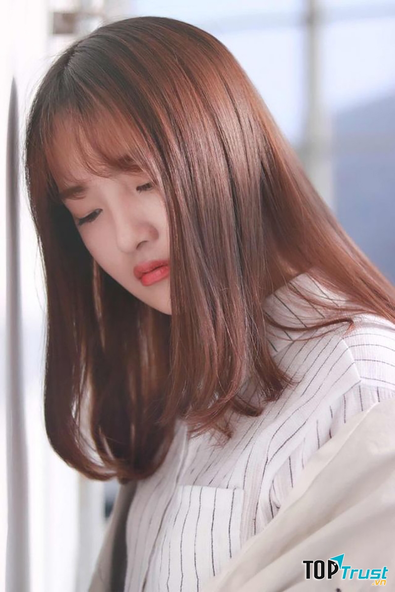 Tóc ngang vai uốn cụp