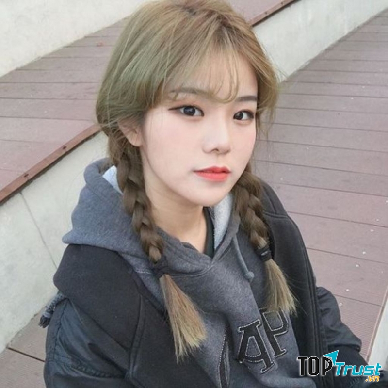 Kiểu tóc ngắn hai bên giúp bạn trông thật trẻ trung và đáng yêu