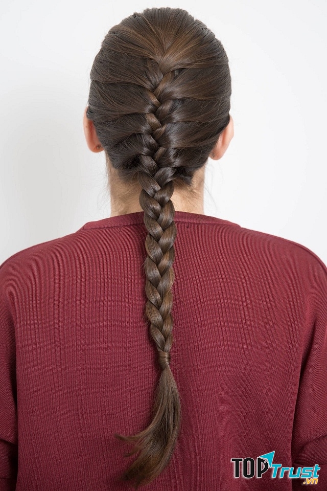 tóc đuôi sam thông thường kiểu Pháp, đơn giản mà vẫn không mất đi nét duyên ngầm