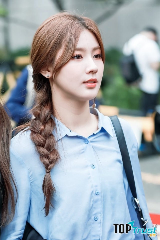 Tóc tết lệch điệu đà