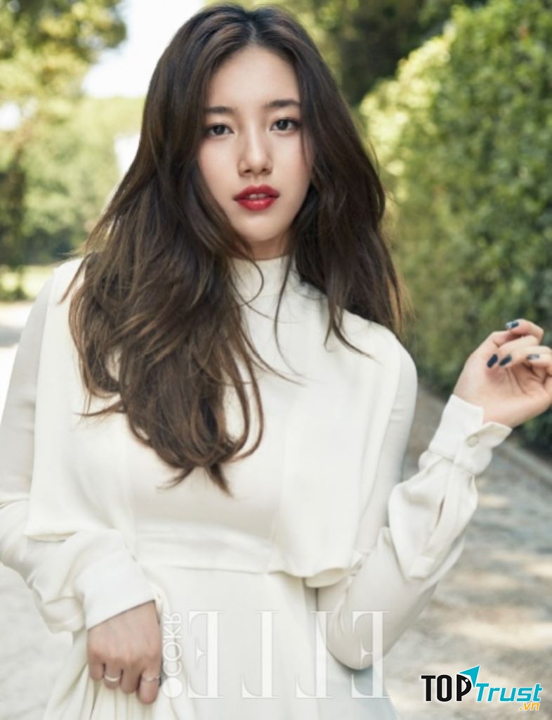 Với kiểu tóc layer, Suzy trông vừa nữ tính vừa quyến rũ