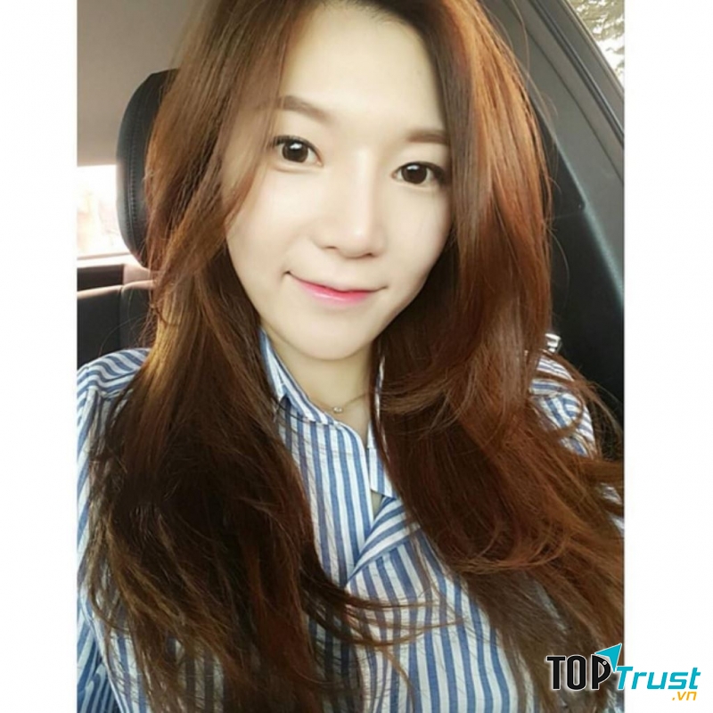 Tóc tỉa layer khiến mái tóc bồng bền hơn tăng thêm sự dịu dàng