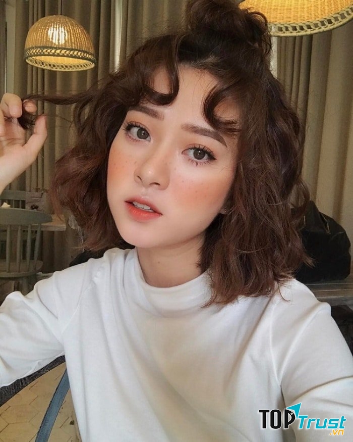 Tóc uốn xoăn lọn nhỏ