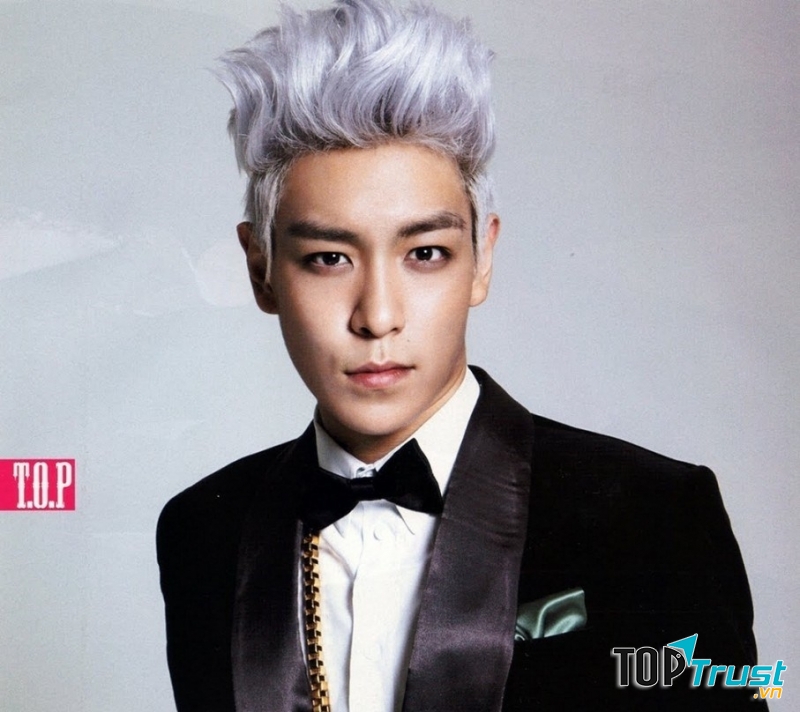 T.O.P của Big Bang là mĩ nam rất hay lăng xê cho mốt tóc vuốt dựng này.