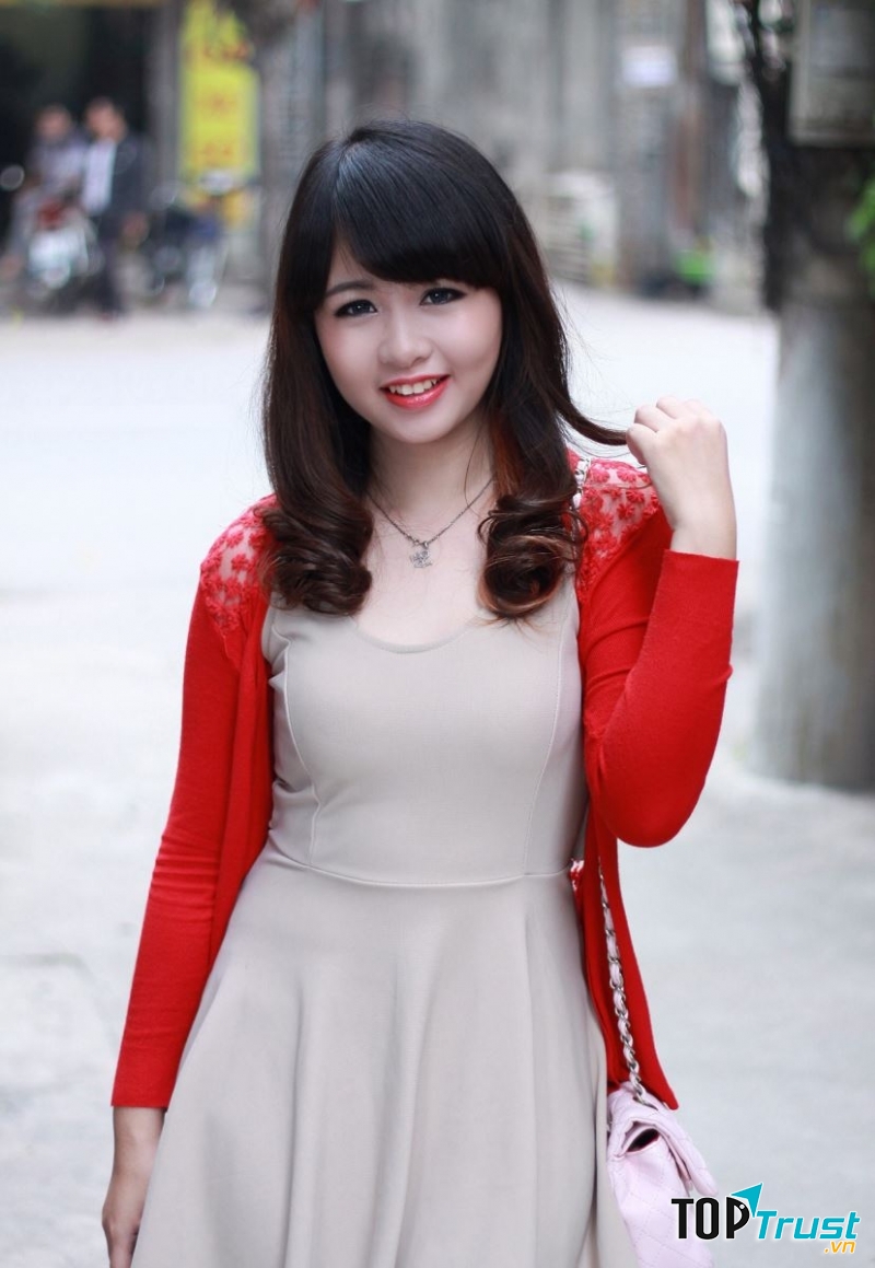 Tóc xoăn đuôi tự nhiên