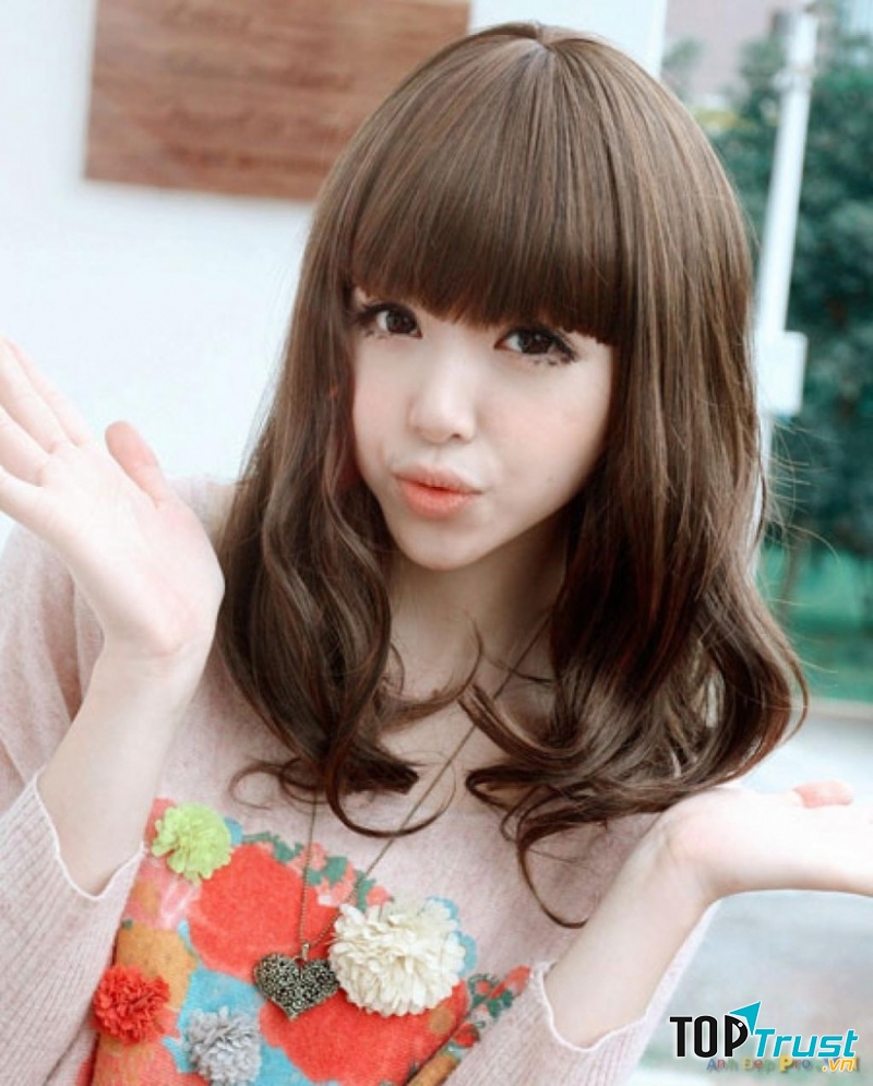 Tóc xoăn ngang vai