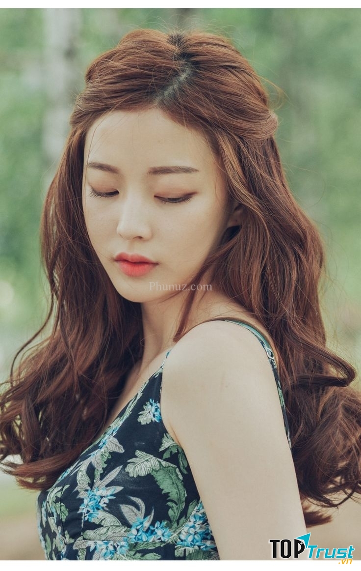 Tóc dài uốn xoăn tự nhiên