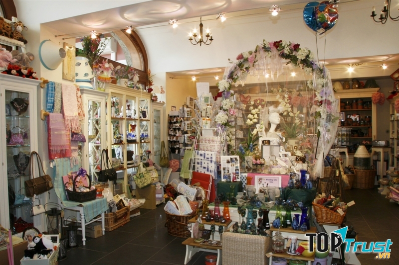 Quán Handmade Store này rất rộng rãi