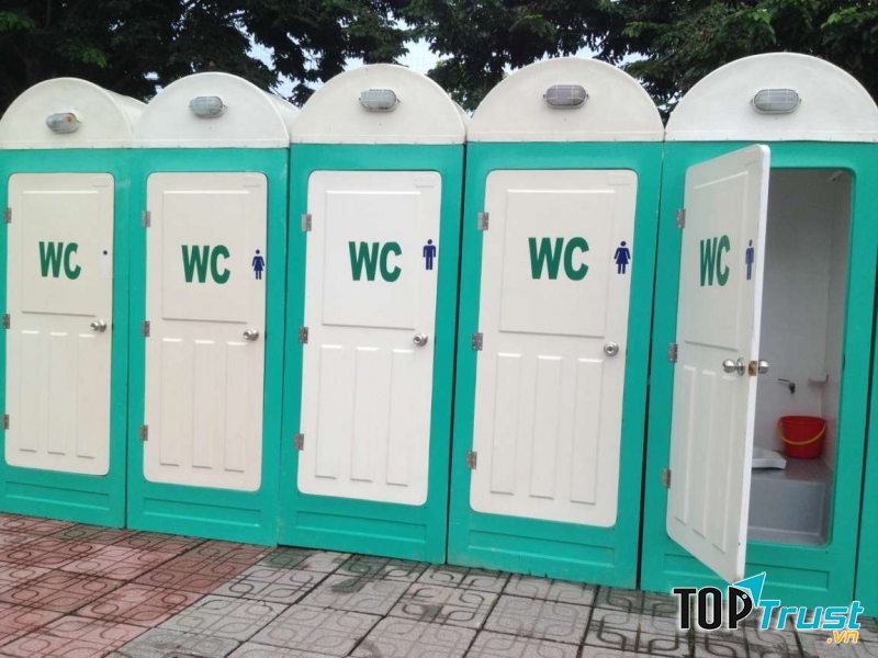 Có rất ít toilet công cộng