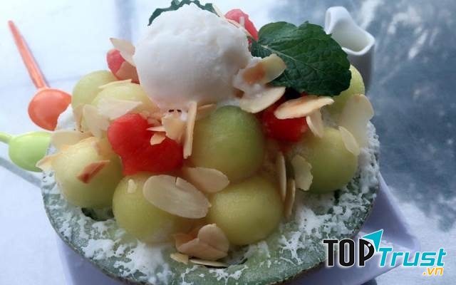 Patbingsu dưa lưới là món ăn nổi tiếng tại quán