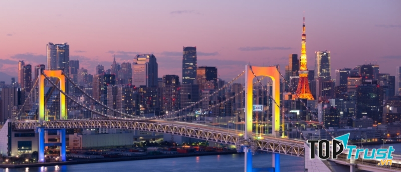 Tokyo rực rỡ dưới ánh đèn đêm